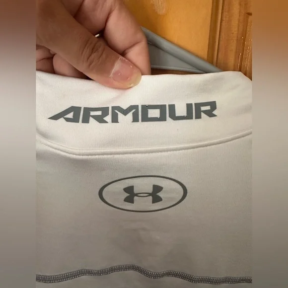 Under Armour White and Gray Performance Top - Picture 4 of 7